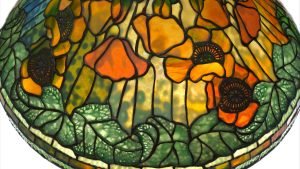 Lampa Tiffany a inne style oświetlenia. Porównanie i kontrastowanie lamp Tiffany z lampami industrialnymi, klasycznymi i nowoczesnymi. oswietlenie lampy tiffany rodzaje 1 2025 oswietlenie lampy tiffany rodzaje 1